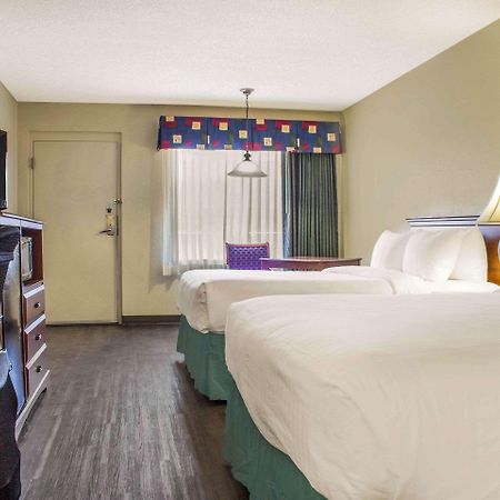 Quality Inn Benson I-10 Exit 304 Экстерьер фото