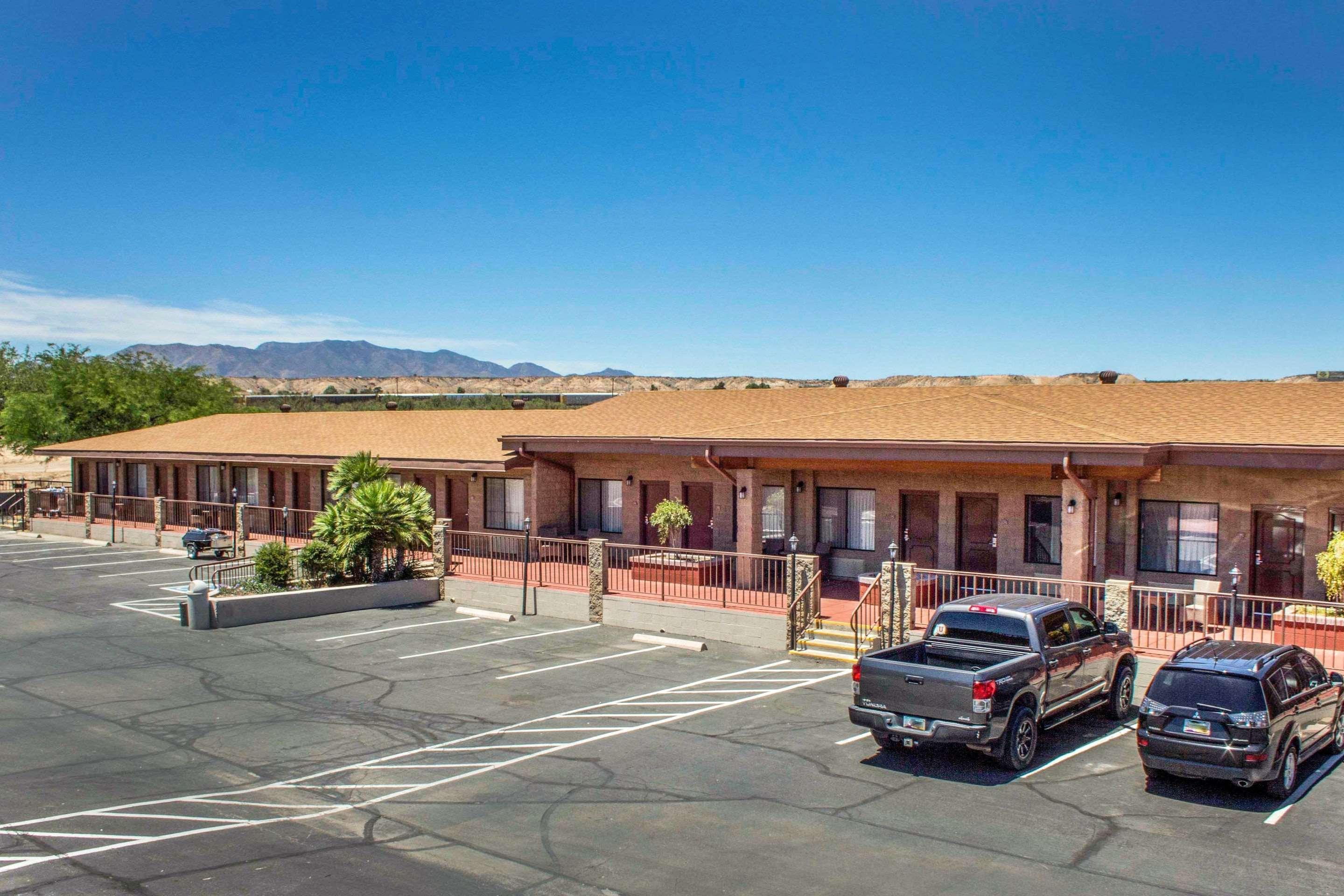 Quality Inn Benson I-10 Exit 304 Экстерьер фото
