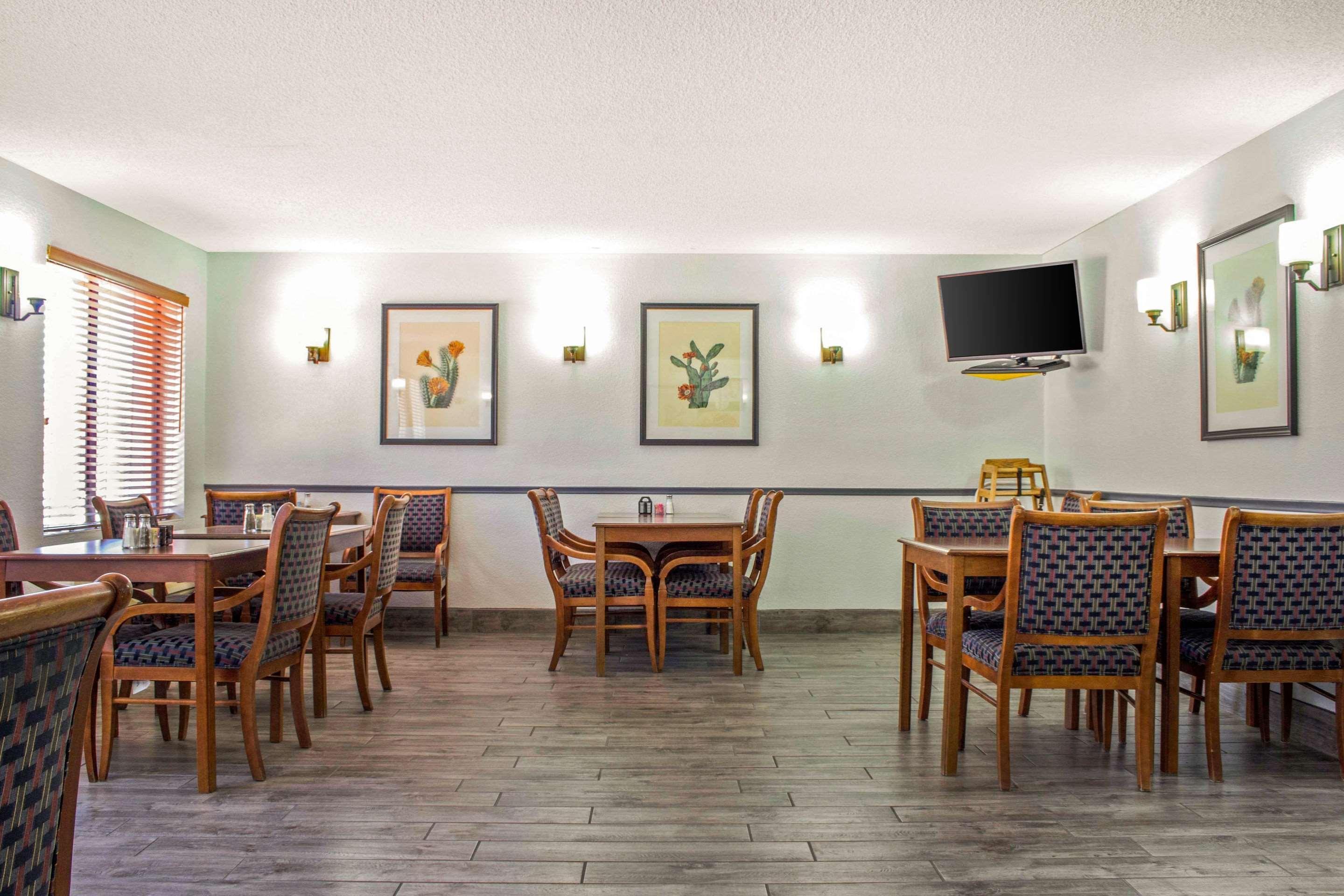 Quality Inn Benson I-10 Exit 304 Экстерьер фото