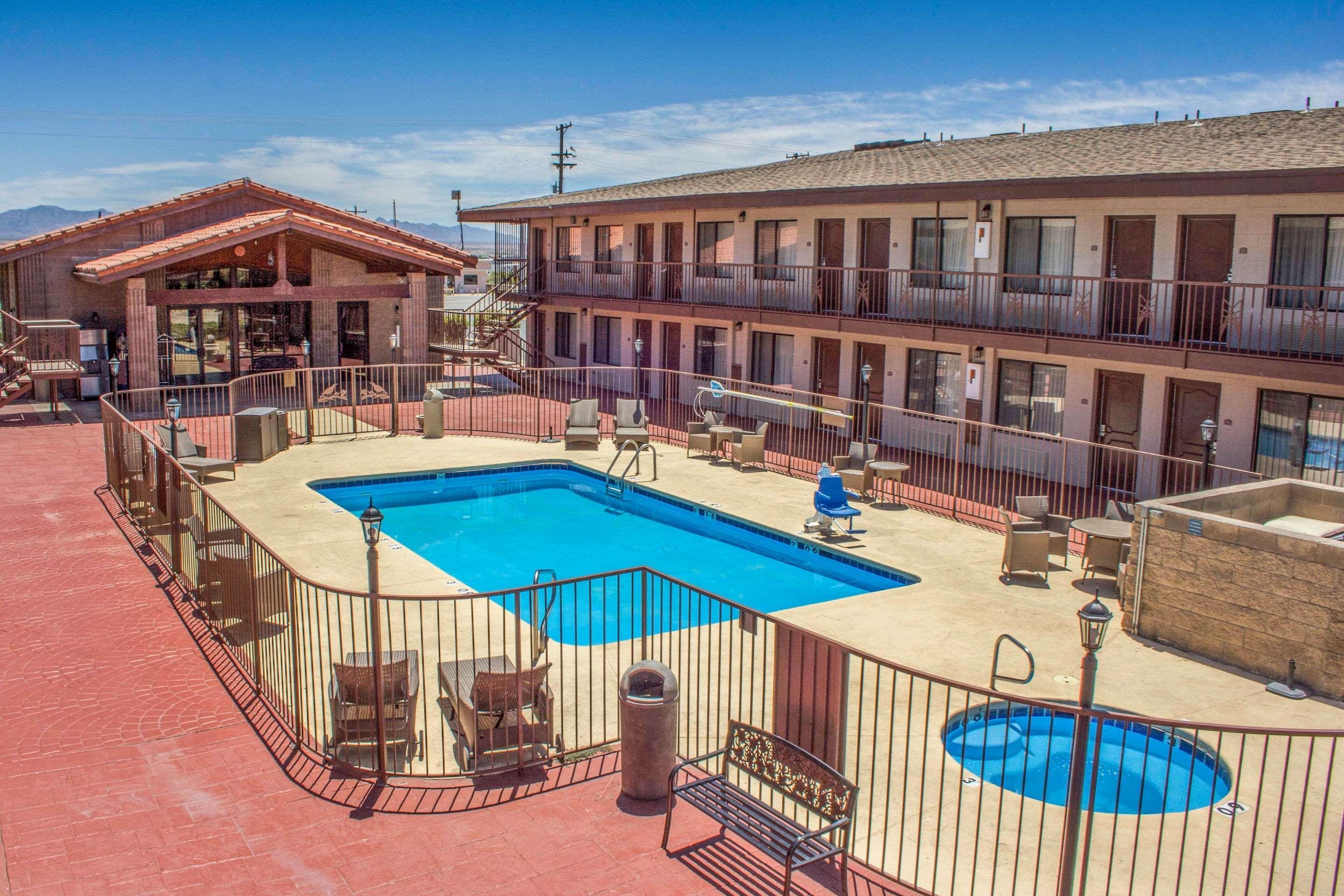 Quality Inn Benson I-10 Exit 304 Экстерьер фото