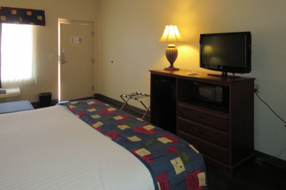 Quality Inn Benson I-10 Exit 304 Экстерьер фото